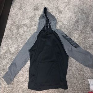 medium nike sweatshirt